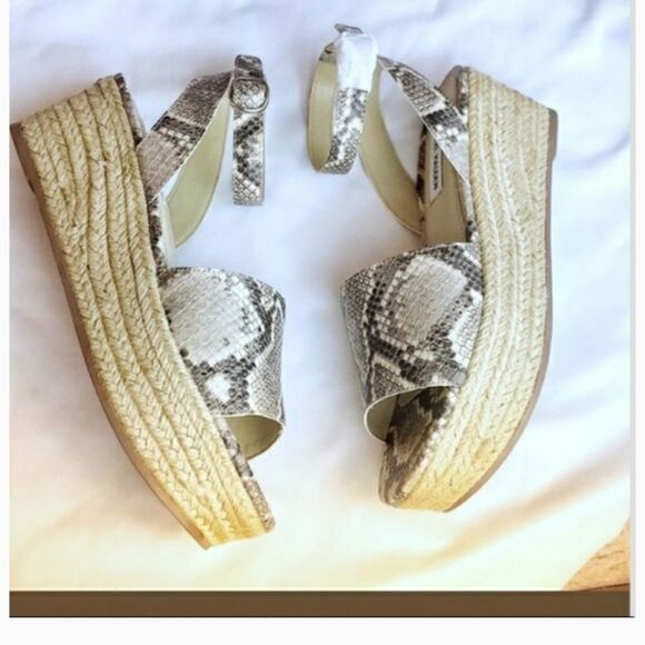 STEVE MADDEN CROC MOTIF PLATFORM SANDALS.… - Picture 4 of 8